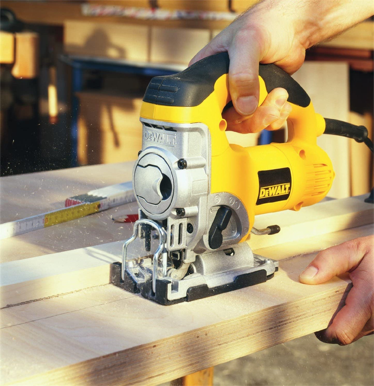 Scie sauteuse en Coffret, Dewalt, Debrico, Magasin de matériaux de construction sur Bruxelles