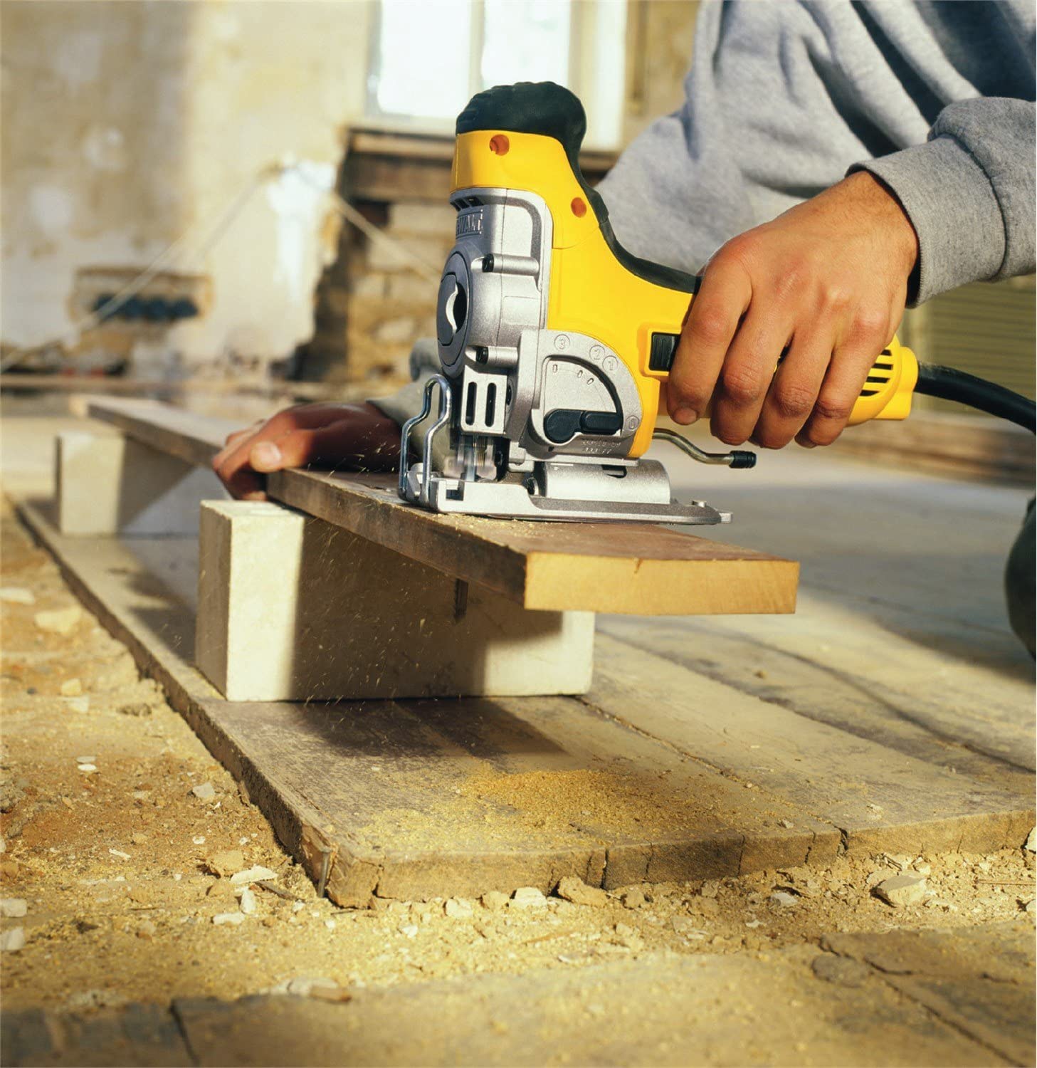 Scie sauteuse Body Grip en Coffret, Dewalt, Debrico, Magasin de matériaux de construction sur Bruxelles